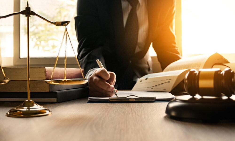 5 Benefits of Hiring a Corporate Lawyer for Mergers and Acquisitions